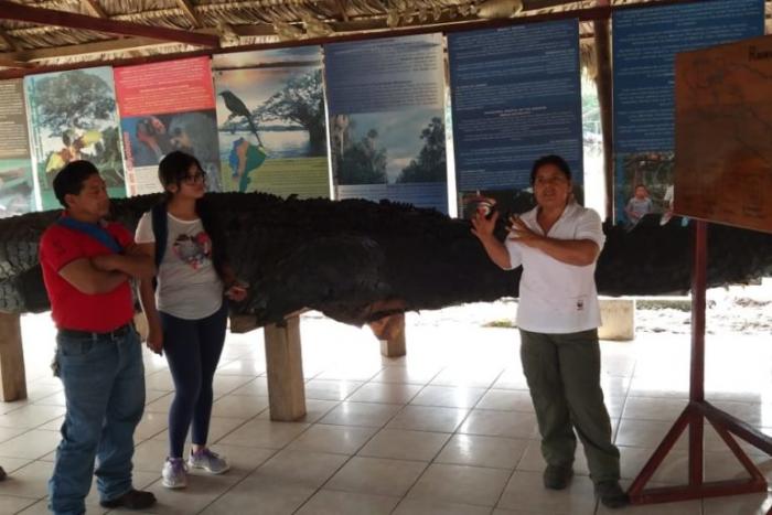 ecuador-mujer-guardaparque-Vilma-Lucero-Reserva-Produccion-Fauna-Cuyabeno (2)