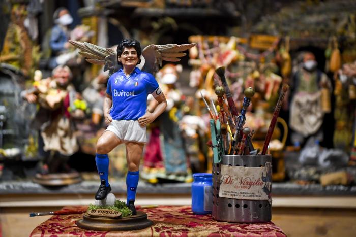 ESTATUA-MARADONA-PESEBRE-NAPOLES