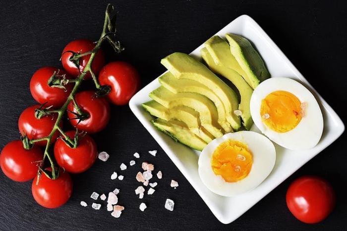 Huevos con aguacate