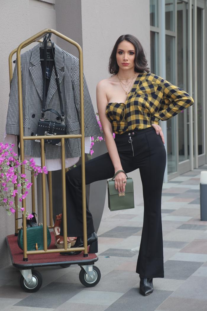 Mujer con un look renovado