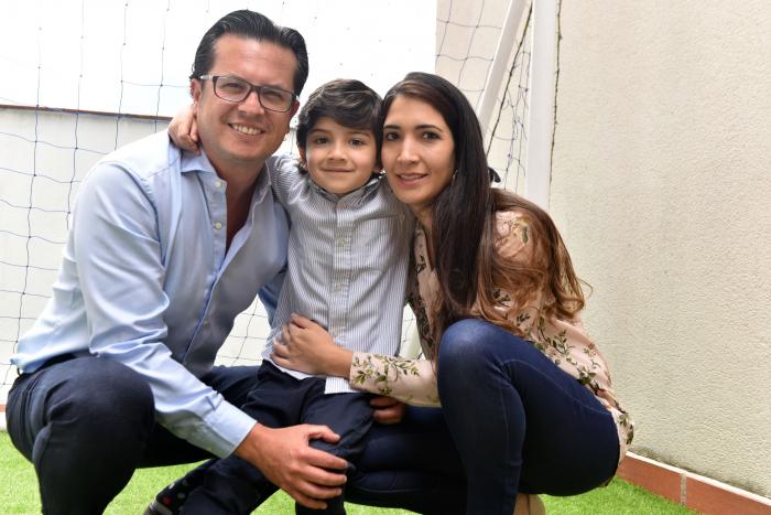 Héctor Muñoz junto a su familia.