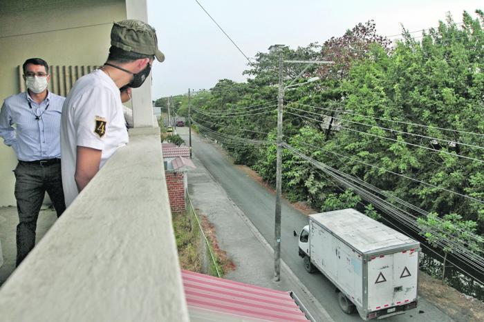 El ruido del transporte pesado es uno de los temas que más molesta. Además, hay quejas por contaminación del canal adjunto.