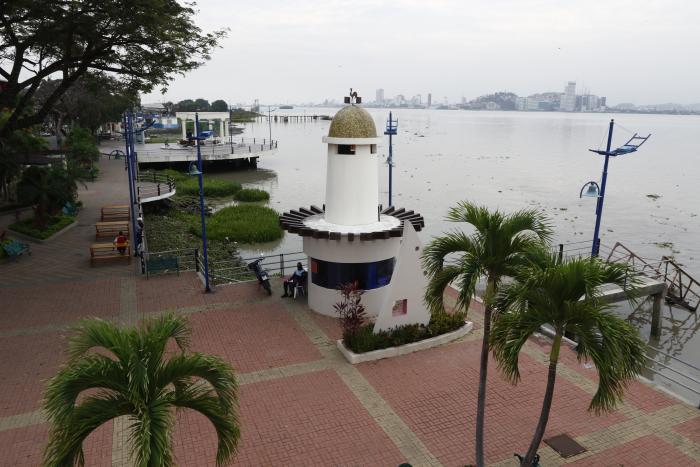 El malecón es de los pocos sitios regenerados del cantón, pero no se incentivan visitas.
