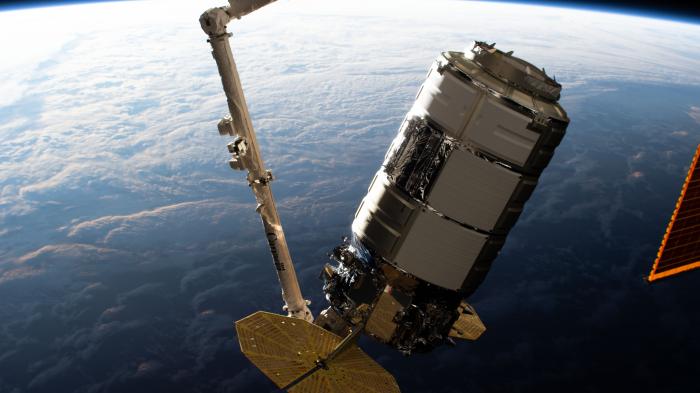 La nave de carga Cygnus abandona la EEI para una misión orbital