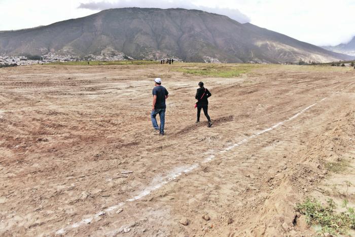 TERRENO-ESCENARIO-DEPORTIVO-BÉISBOL
