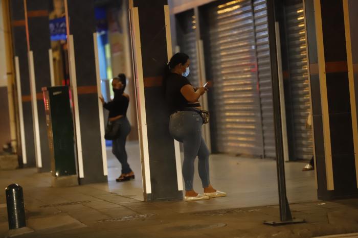 PROSTITUTAS EN LA CAL (32973268)