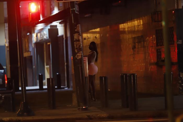 PROSTITUTAS EN LA CAL (32973263)