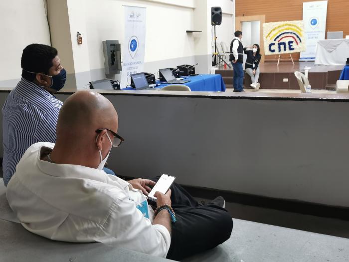 En esperas de resulta (33015406)