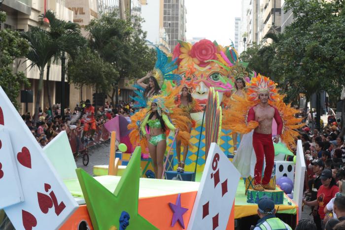 DESFILE POR CARNAVAL..(33032853)