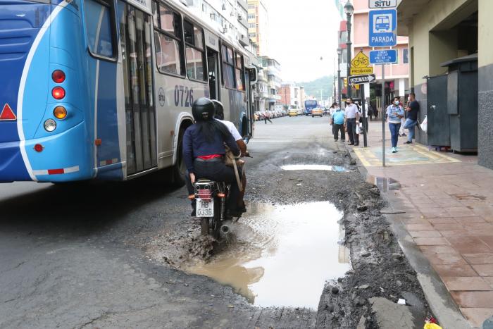 Rumichaca y 9 de Octubre, pleno centro de la ciudad.