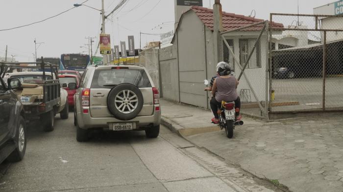 Motociclistas usando l(33116638)