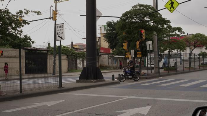 Motociclistas usando l(33116641)