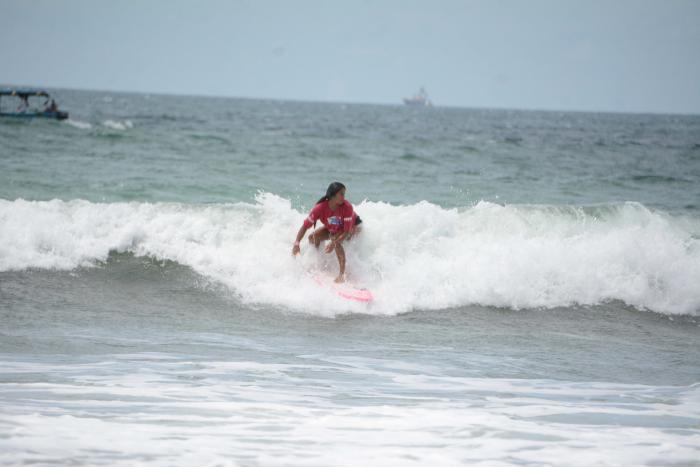 Génisas-Borja-surfista-ecuatoriana