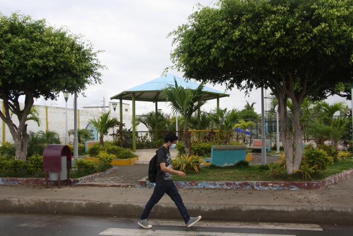 En el parque Evaristo Montenegro los ciudadanos pasan a toda prisa por temor a un asalto