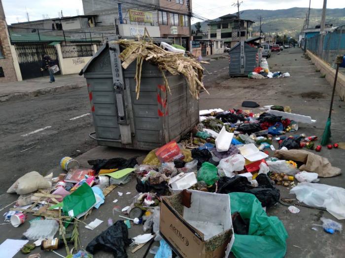 La recolección de basura complica a la capital.