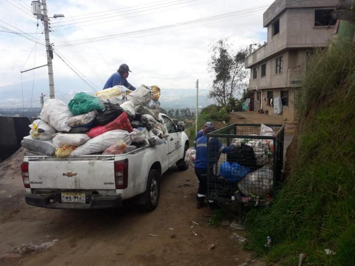 La recolección de basura complica a la capital.