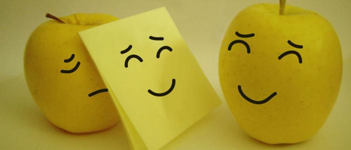 Emoticones que reflejan alegría y tristeza