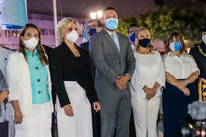 Viteri, junto a algunos concejales, en el saludo a la Aurora Gloriosa.