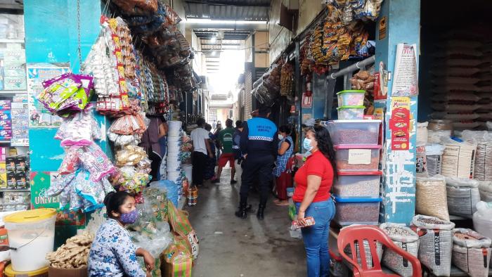 estos locales del mercado Unidos Venceremos fueron asaltados ayer
