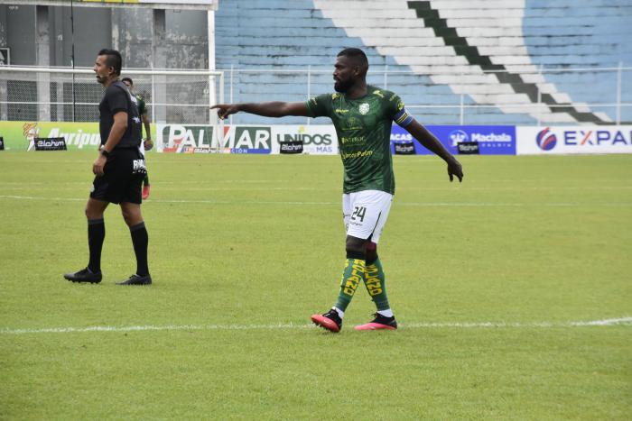 Gabriel-Achilier-Orense-defensa