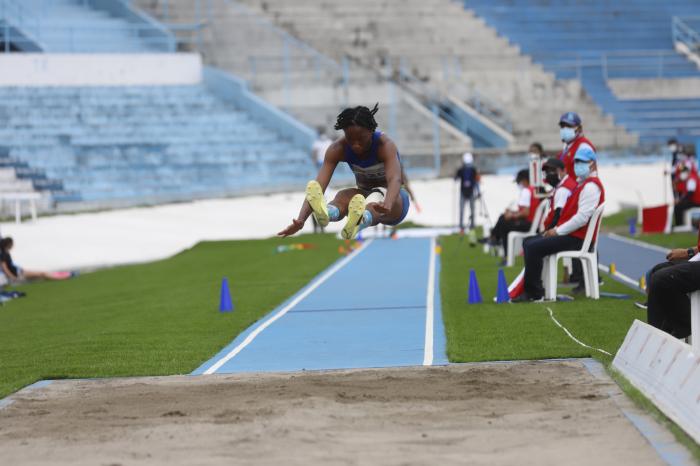 Zaldívar-atleta-salto-altos