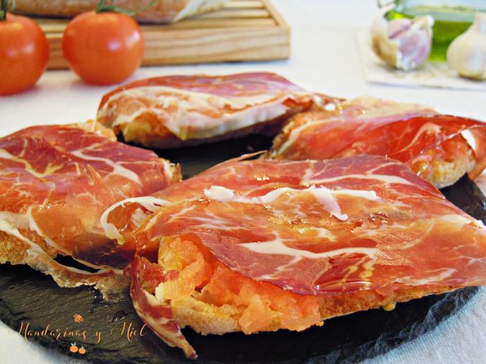 Pan con tomate y jamón serrano