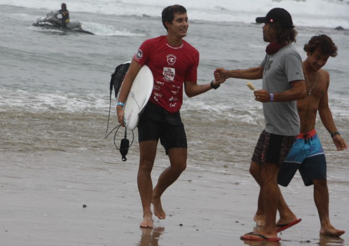 Lucca Mesinas surf QS