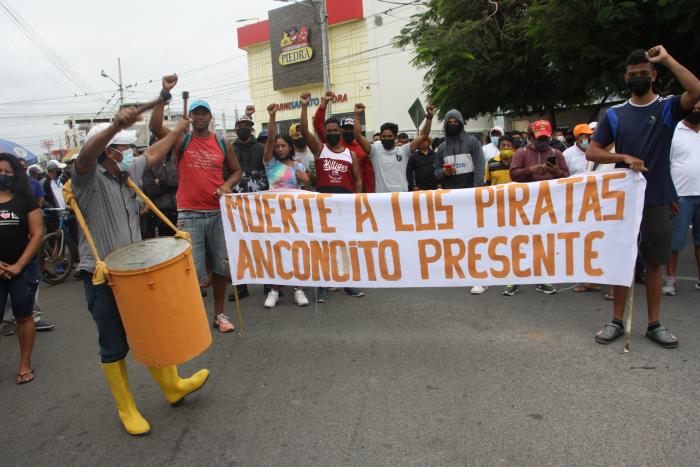 Muerte a los piratas es la consigna