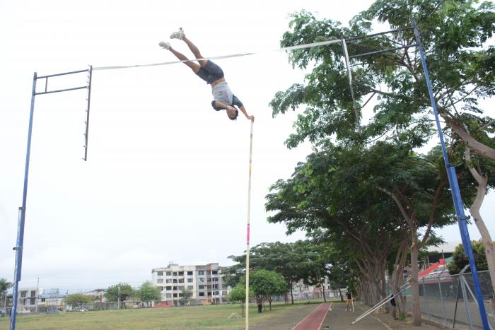 Dyander Pacho salto con pértiga Ecuador