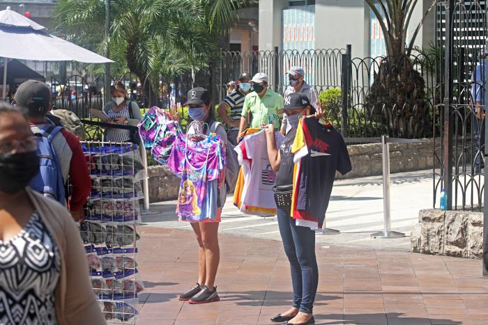 VENDEDORES EN LA BAHIA(33496846)