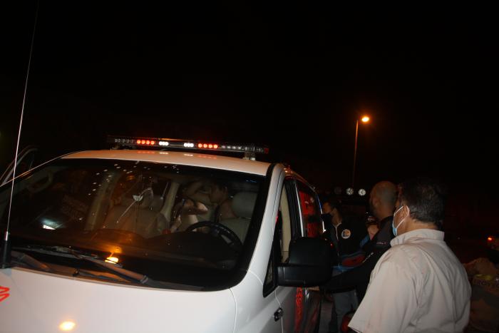 los dos turistas recibieron los primeros auxilios en la ambulancia