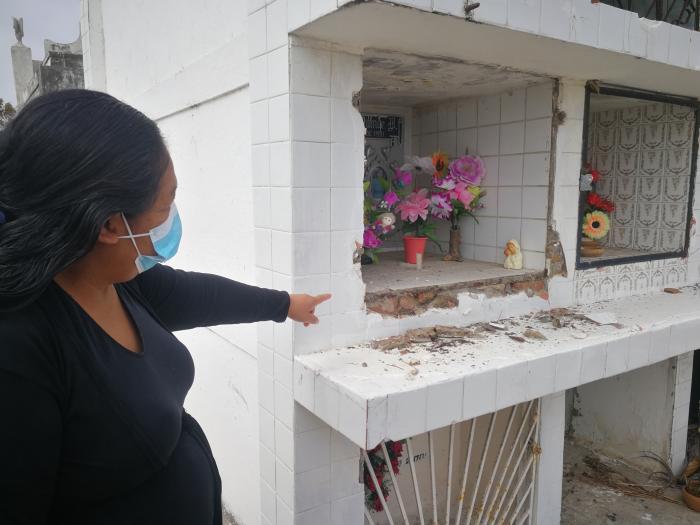 LAS REJAS SON SACADAS POR LOS CHAMBEROS