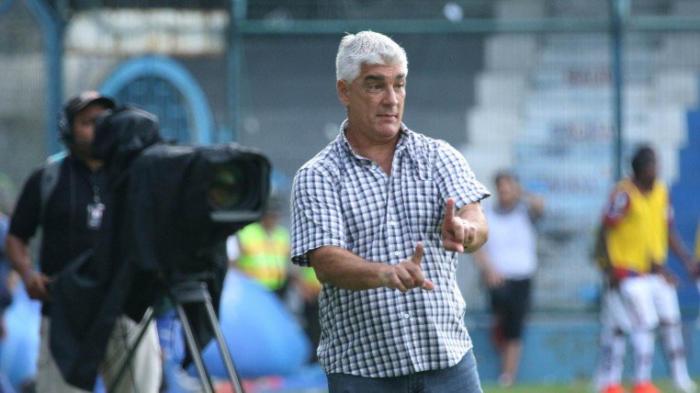 Omar-De-Felippe-entrenador
