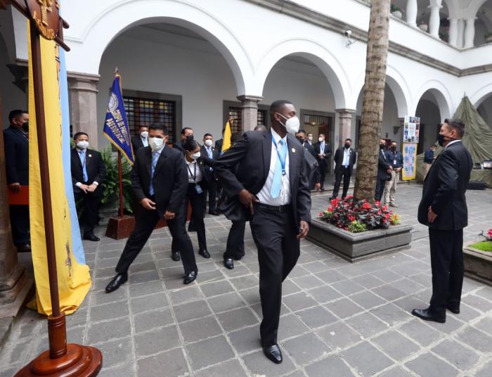 HOMBRES DE NEGRO