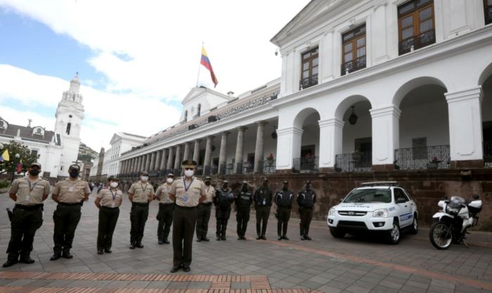 Policías