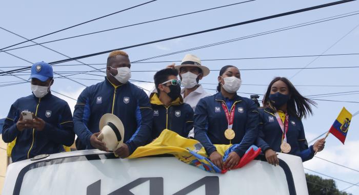 DEPORTISTAS-PARALÍMPICOS-CARAVANA-QUITO