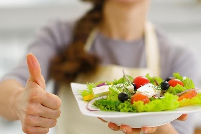 Incluya en la dieta frutas y vegetales