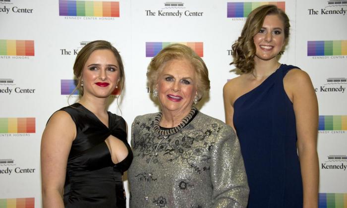 2017-kennedy-center-honors-formal-artist-39-s-dinner-arrivals