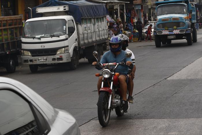 CIUDADANOS EN MOTO (7056551)