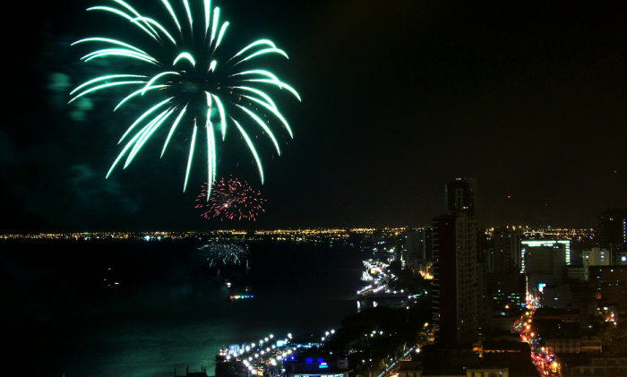Los juegos artificiales fueron el consuelo en los festejos de Navidad y Fin de Año en el 2020