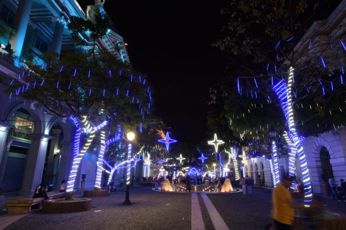 ILUMINACION LED EN LA PLAZA DE LA ADMINISTRACION 17