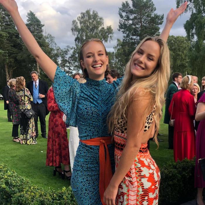 Las hermanas Hum y Chloe Fleming,