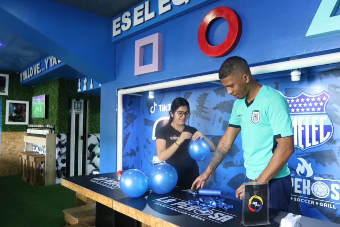 Emelec-hinchas-capwell-regreso