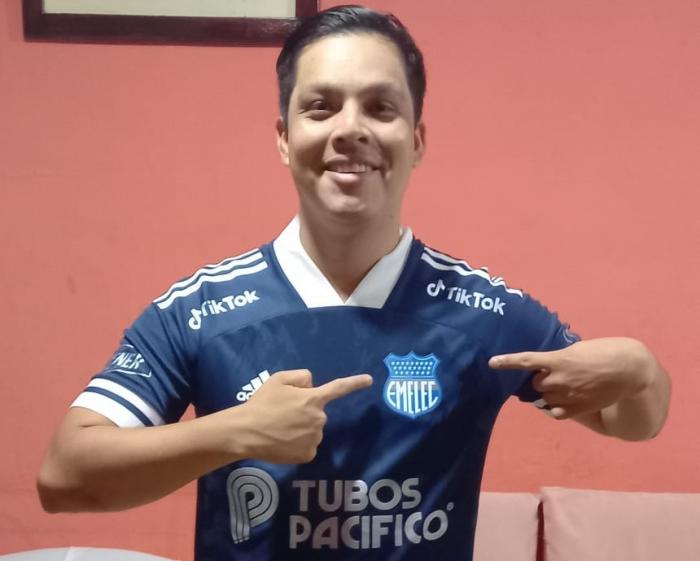 Emelec-hinchas-capwell-regreso
