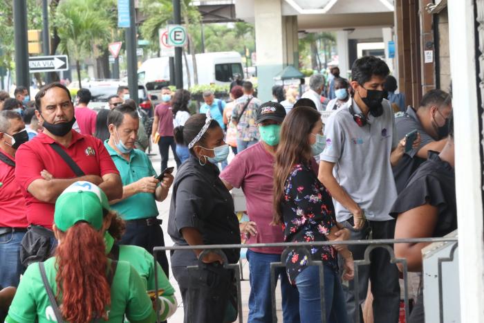 Largas filas en cierto (7164954)