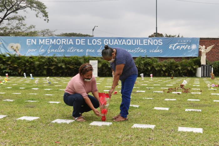 Pascuales. En este sector de Parque de la Paz fueron enterrados más de mil fallecidos por COVID-19