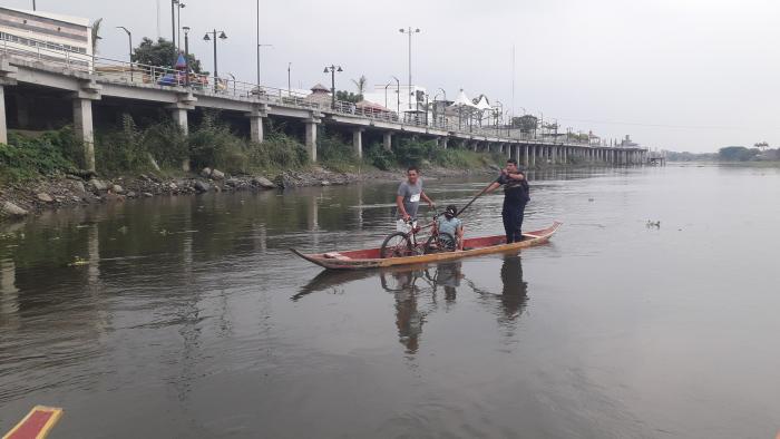 50 CENTAVOS VALE CRUZAR DEL MALECON A LA PLAYITA