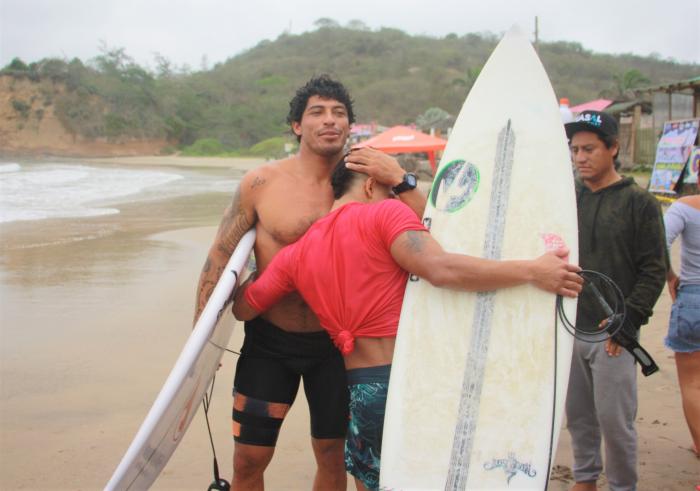 Gato-Chila-Surfista-ecuatorianos