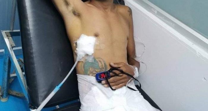 Un reo que saltó de un piso tres en medio de la masacre, herido. Tiene problemas de adicción, dice su padre.