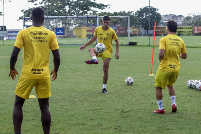 Barcelona-Bustos-entrenamiento-pretemporada